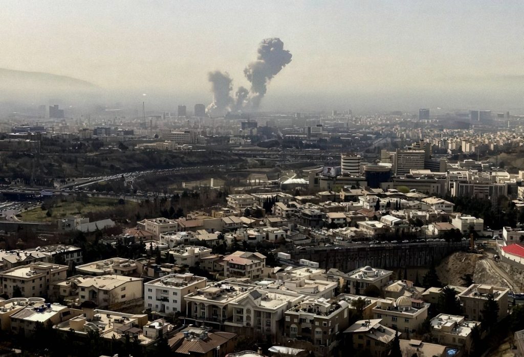 Israele e Usa colpiscono l’Iran, Trump: “Khamenei, uno dei più malvagi della storia.”