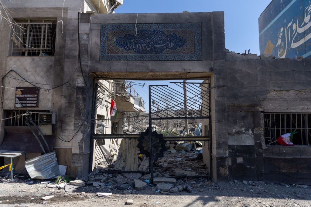 Israele intensifica attacchi su Teheran, Khamenei: funerali rinviati. Turchia intercetta missile in arrivo.