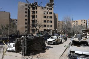 Raid israeliani in Libano contro Hezbollah: Trump annuncia operazioni in Iran, feriti tra i caschi blu.