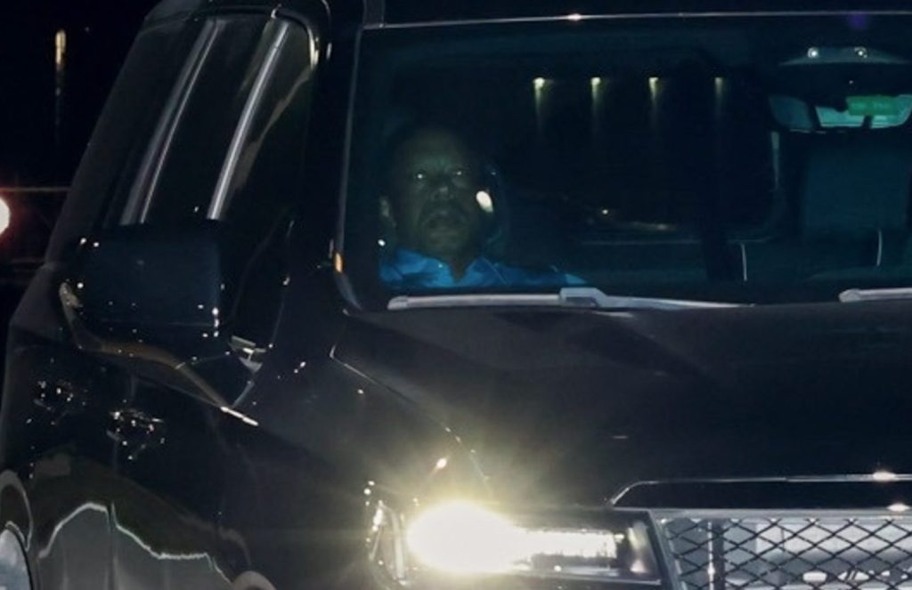 Tiger Woods coinvolto in incidente d’auto: arresto e rilascio su cauzione.