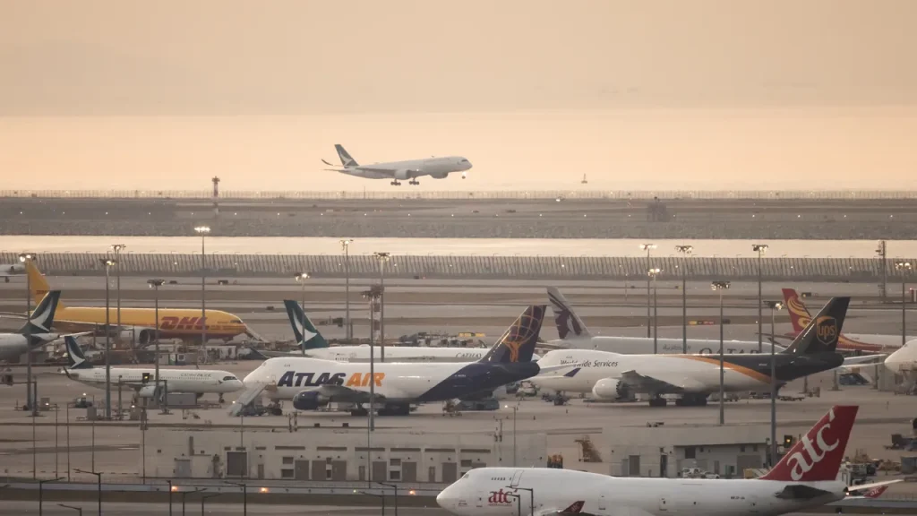 Consigli di viaggio nel Regno Unito: voli, avvisi e assicurazione durante la crisi in Medio Oriente.