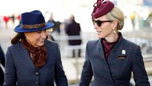 Un nuovo quartetto famoso? I sorprendenti momenti di Carole Middleton con Zara, Mike e Anna a Cheltenham.
