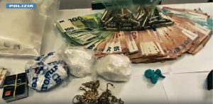 Drug Delivery Arrests in Primavalle: Two Pushers Caught in Car Standoff – Video Insight