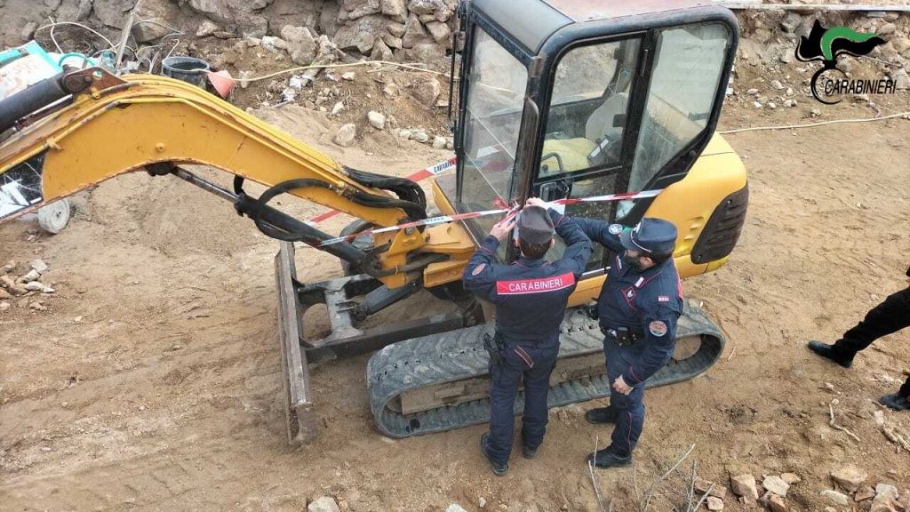 Abusi edilizi nella Maddalena: scoperte denunce e sequestri nel parco naturale.