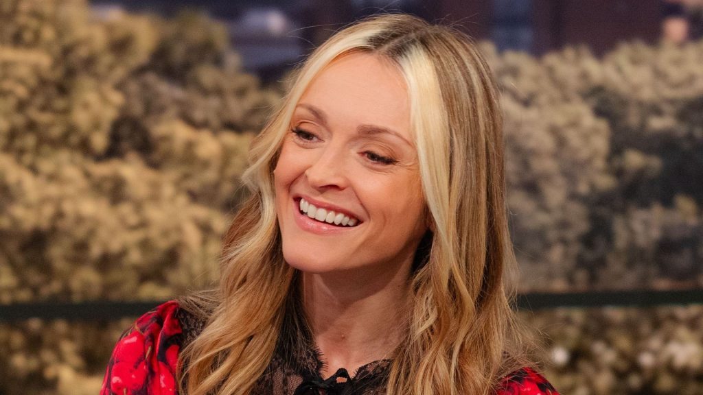 Fearne Cotton: l’abito ciliegia e i mocassini, l’abbinamento perfetto per la primavera.