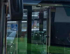 Avvocata accoltellata a Napoli, l’aggressore si suicida in ospedale dopo l’attacco.