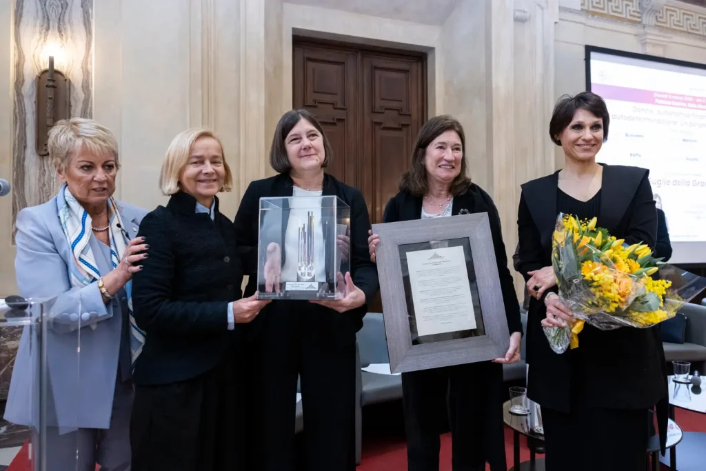 Elena Beccalli premiata con “Grandi Guglie della Grande Milano” per il suo impegno all’Università Cattolica.