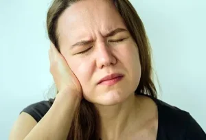 Cause comune del drenaggio giallo dall’orecchio e come riconoscerlo subito