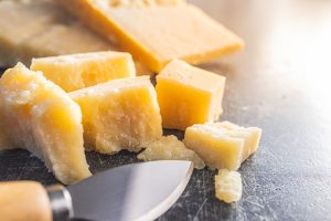 Richiamo Grana Padano: Esselunga avverte su stick contaminati da corpi estranei.