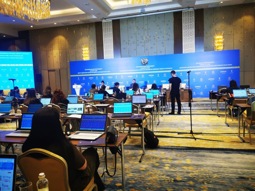 Kazakistan: 359 osservatori internazionali vigilano sul referendum per il cambiamento storico.