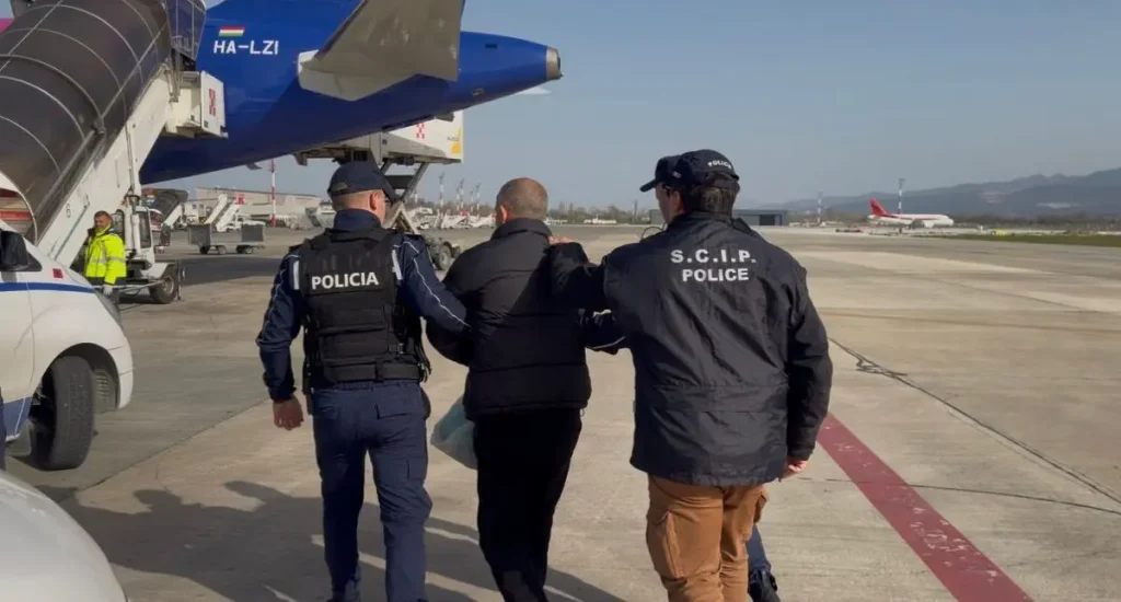 Arrestati in Albania due latitanti per omicidio nel Casertano, ricercati dal 1999.