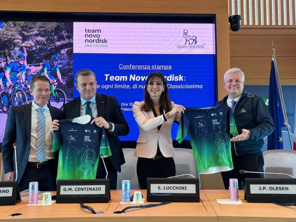 Ciclisti in gara alla Milano-Sanremo: sfida al diabete con determinazione e passione.