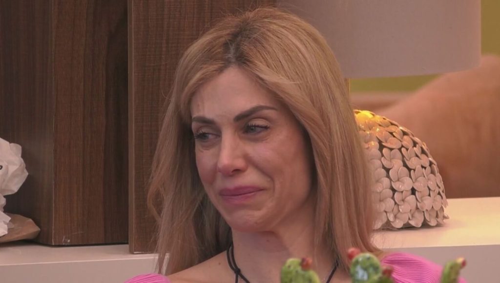 Paola Caruso a GF Vip 2026: lotta per salvare il figlio, servono soldi per operarlo