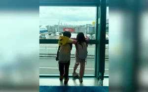 Madre scopre tardi cosa ha nascosto il figlio in valigia: lezione da 3.000 euro.