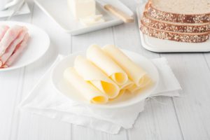 Rischio Listeria: ritirato provolone senza lattosio Consilia per sicurezza alimentare.