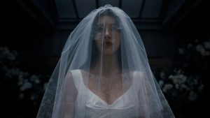 Un matrimonio da incubo: un presagio inquietante sta per realizzarsi.