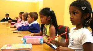 Razzismo a scuola: parole subliminali e pratiche costanti per un ambiente inclusivo e rispettoso.