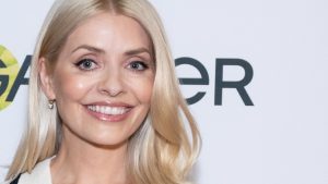 Holly Willoughby incanta con tre outfit trendy: scopri come acquistarli dai nostri brand preferiti!