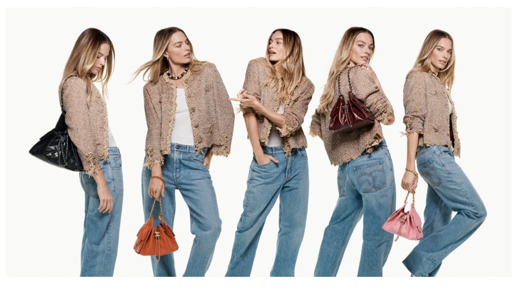 Margot Robbie e Kylie Minogue reinventano il denim quotidiano nella nuova campagna Chanel.