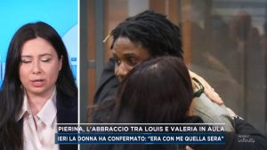 Valeria Bartolucci abbraccia in aula il marito Louis Dassilva, continua il suo sostegno.