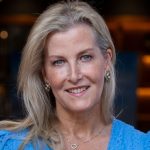 Il vestito blu di Duchessa Sophie: l’outfit perfetto per gli invitati ai matrimoni.