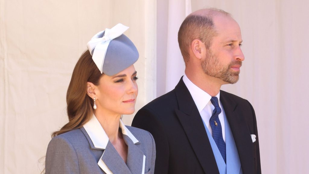 Kate Middleton: il suo elegante abito grigio chiaro per la visita di Stato ha un grande significato.