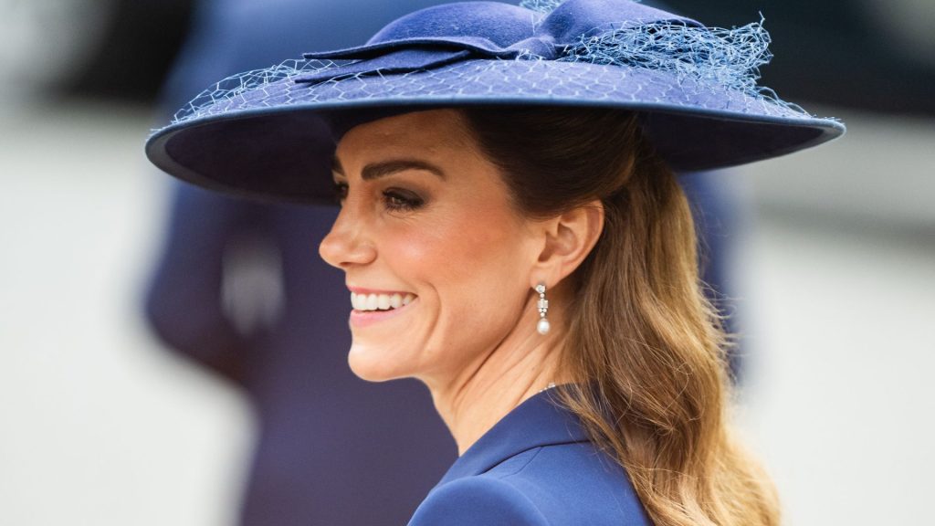 Il gesto gentile di Kate Middleton segna un cambiamento nei tradizionali valori reali.
