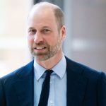 Principe William stupisce Greg James durante una sorprendente pedalata per beneficenza.