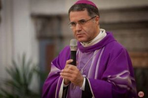 Arcivescovo di Palermo: I cristiani devono diventare artigiani di pace nel Venerdì Santo