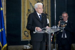 Mattarella: “Costituzione e valori della Liberazione, difendere la giustizia contro la legge del più forte.”