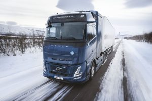 Volvo lancia test su strada per camion alimentati ad idrogeno, innovazione sostenibile in arrivo.