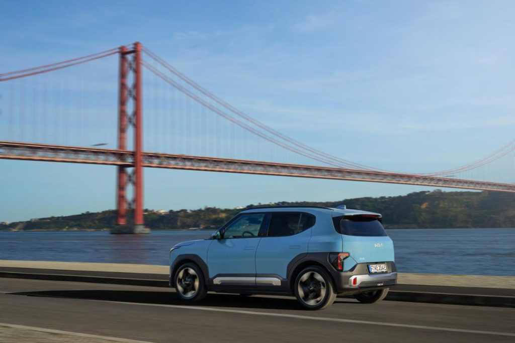 Kia EV2: il SUV elettrico compatto che rende la mobilità urbana più accessibile e sostenibile.