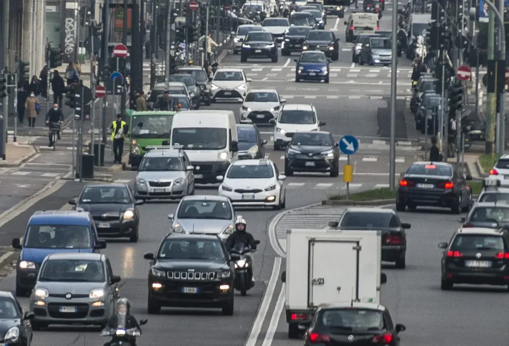 A marzo cresce il mercato auto: immatricolazioni aumentano del 7,6% rispetto allo scorso anno.