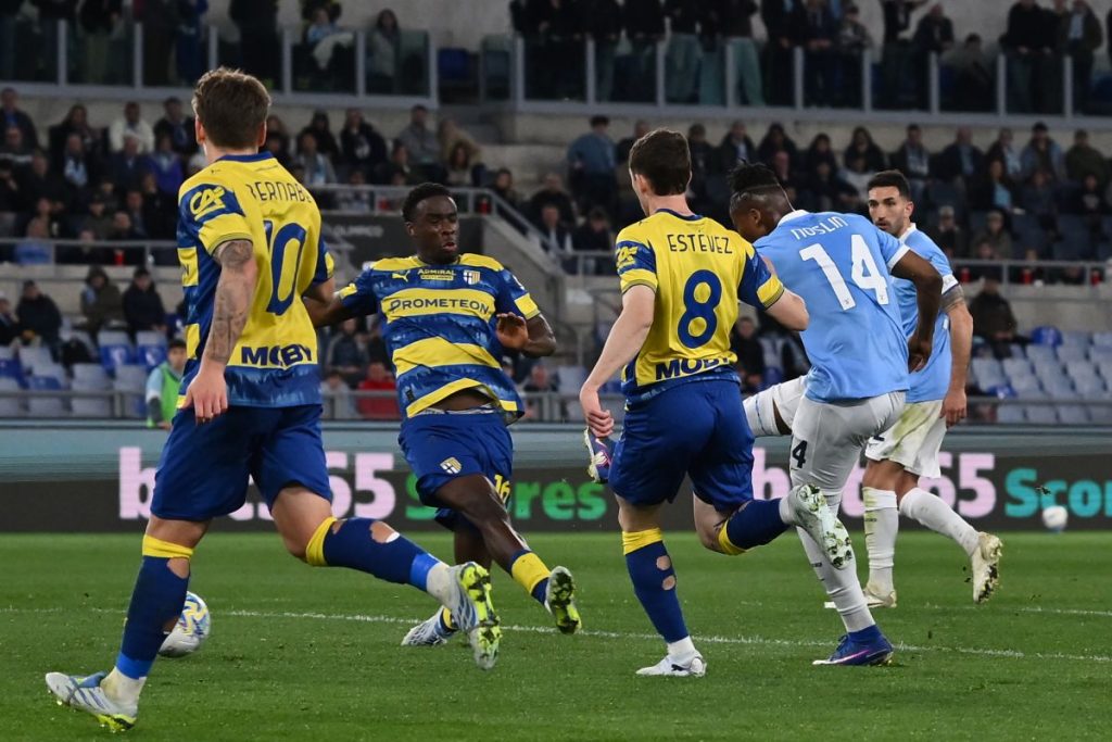Noslin rialza la Lazio: pareggio 1-1 contro il Parma, speranze rinnovate.