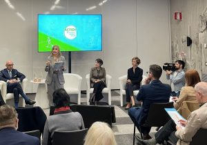 Roche lancia un innovativo sistema IA per il monitoraggio del glucosio nel diabete.