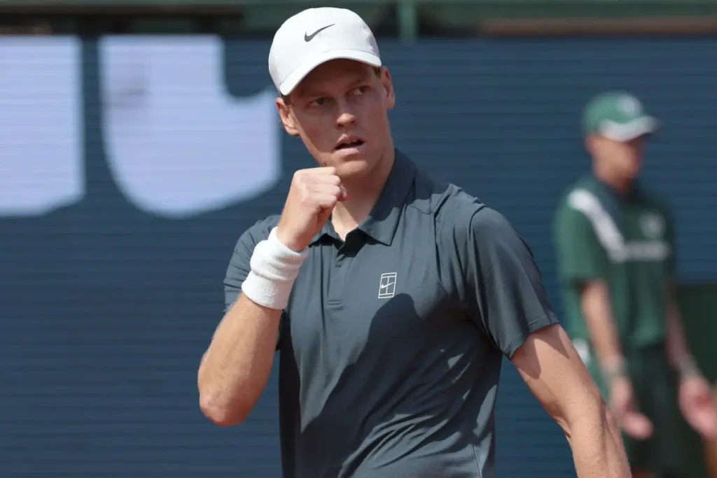 Sinner consolida il primo posto nel ranking ATP, Cobolli avanza al tredicesimo.