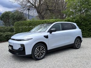 Leapmotor lancia la B10 REEV Hybrid: innovativa tecnologia Range Extender per viaggi senza limiti.