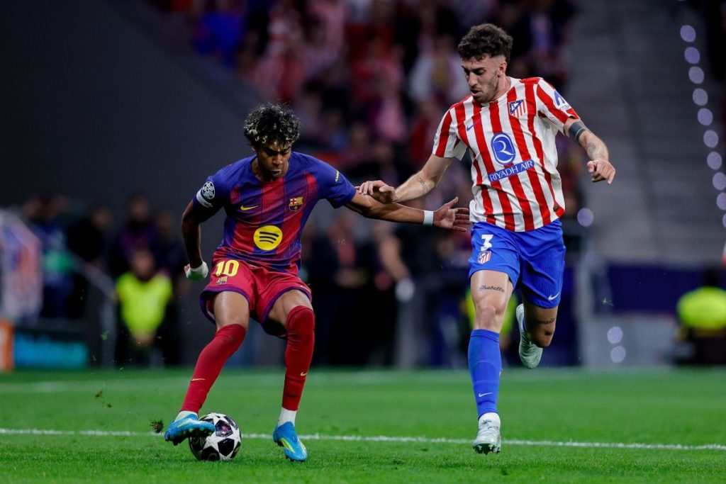 Barcellona batte Madrid 2-1, ma Atletico si qualifica per le semifinali.