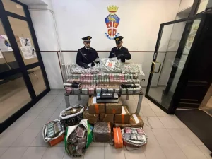 Carabinieri scoprono deposito di droga a Roma: arrestati tre narcotrafficanti per 2,5 milioni.