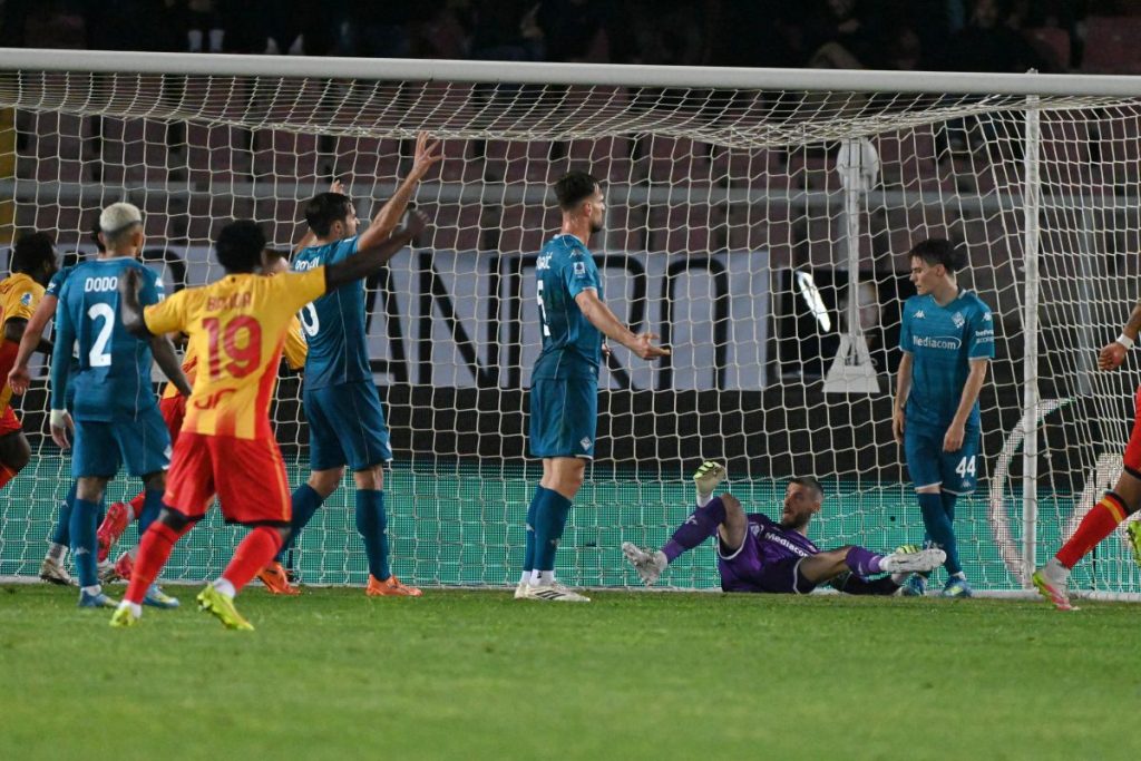 Pareggio salvezza tra Lecce e Fiorentina: termina 1-1 in una gara avvincente.