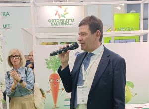 Macfrut: le famiglie italiane abbracciano frutta e verdura con sempre maggiore interesse.