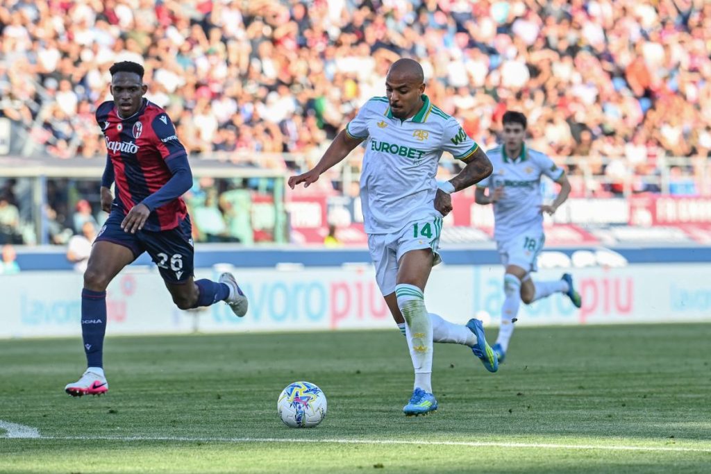 Roma trionfa a Bologna: Malen ed El Aynaoui trainano la corsa Champions League.