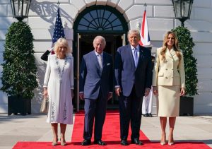 Re Carlo e Camilla ospiti di Trump e Melania alla Casa Bianca. Un incontro storico.