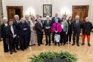 Mattarella: “Se i potenti leggessero, ne trarremmo tutti grande beneficio”.
