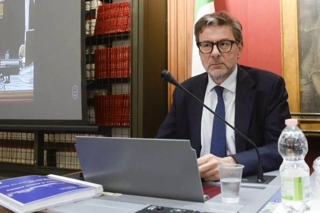 Giorgetti: “Deficit ridotto senza austerità, eventuale scostamento solo per il bene degli italiani”