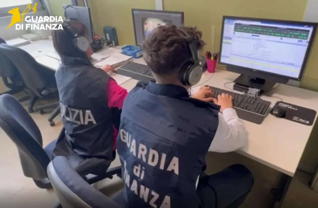 Maxi truffa nel fotovoltaico: sequestrati 7,5 milioni in criptovalute ai truffatori.