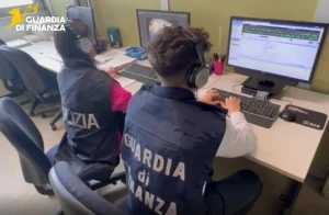 Maxi truffa nel fotovoltaico: sequestrati 7,5 milioni in criptovalute ai truffatori.