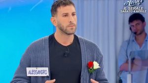 Uomini e Donne: Alessandro riceve elogi per il suo comportamento da vero gentleman.