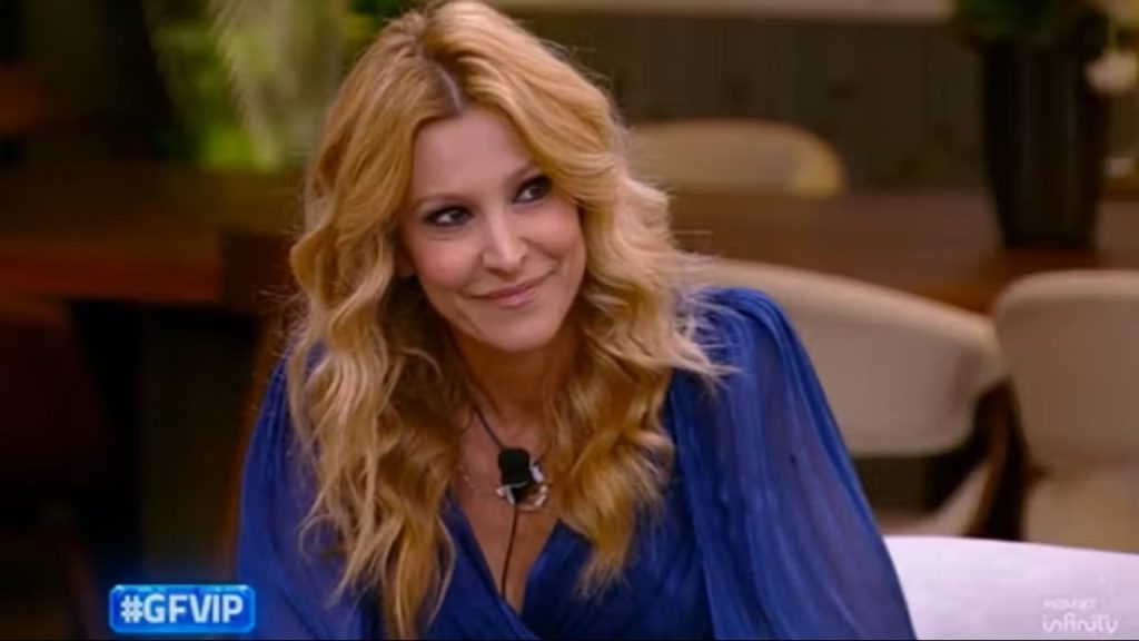 Adriana Volpe lascia il Grande Fratello Vip: il web si scatena per motivi personali.