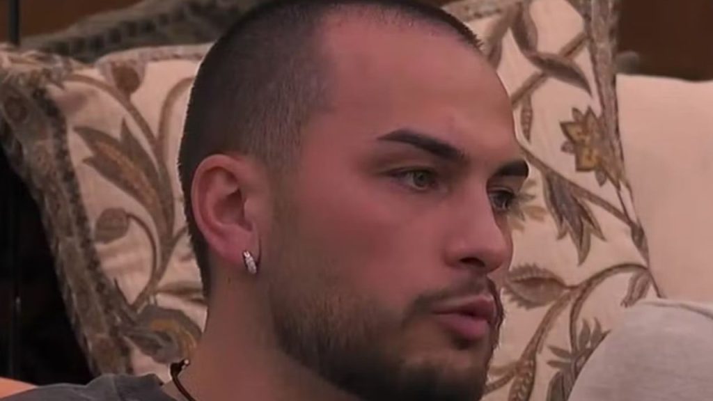 Grande Fratello Vip: Raul Dumitras attacca le donne della Casa per i contenuti del programma.